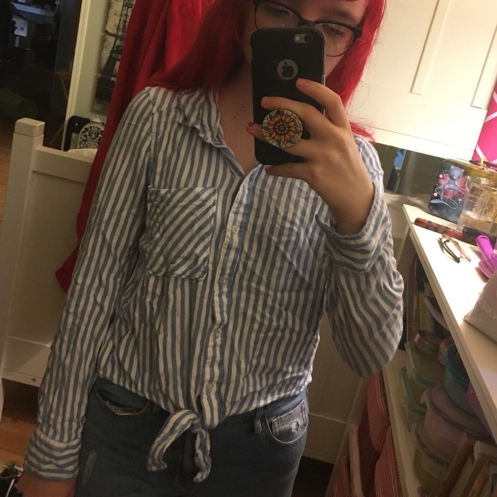 M blue and white Aeropostale button up